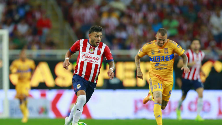 Alexis Vega hace oficial su fichaje con Tigres